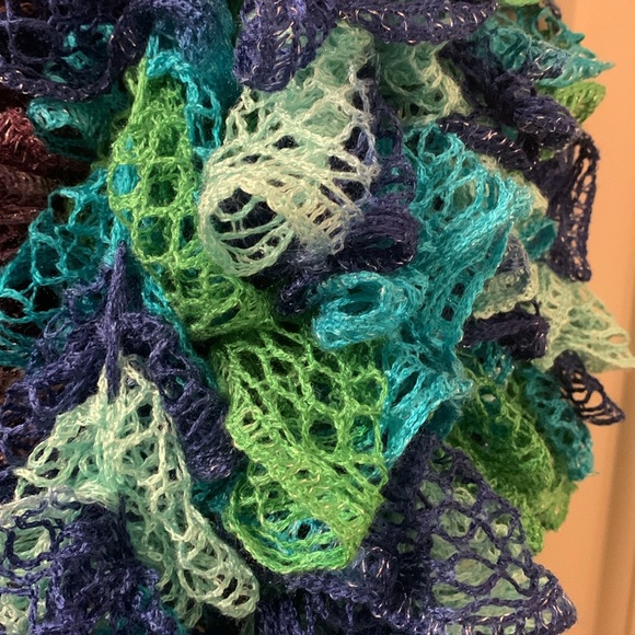 3pk Handmade Knit Scarves - Picture 3 of 7